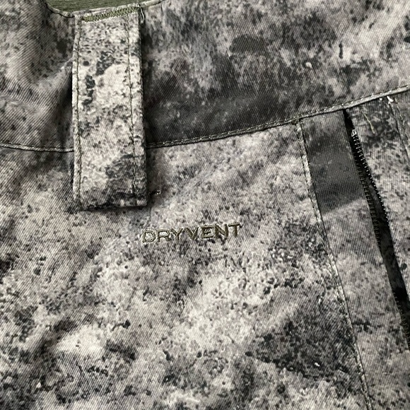 Women’s Northface Gray Camo Snowpants - Picture 5 of 11